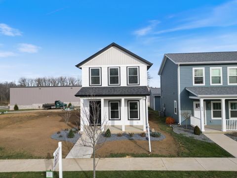 Photo of 640 W Main Street, Warsaw, IN 46580 (MLS # 202542235)