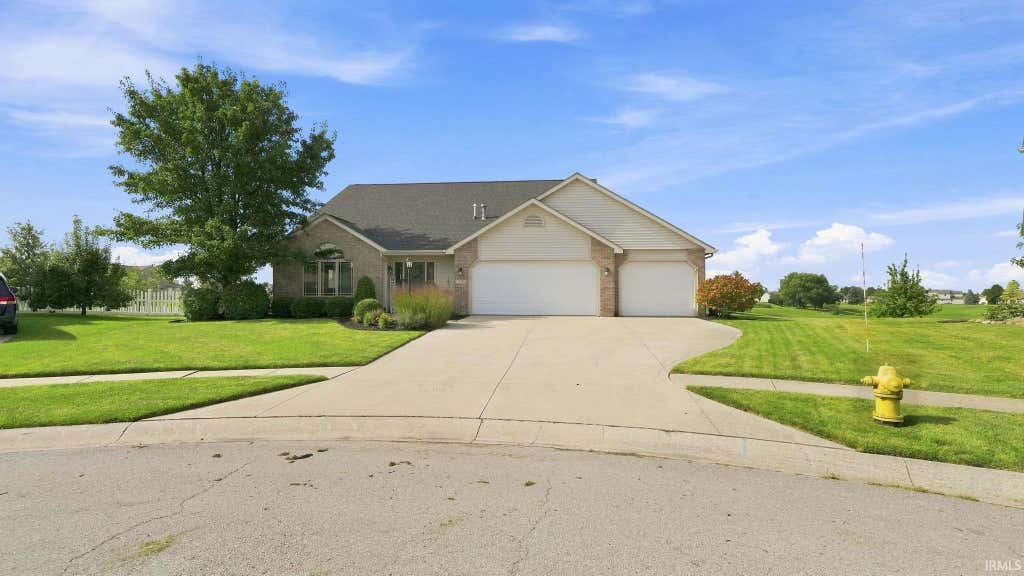 Photo of 12303 Cliff View Court, Fort Wayne, IN 46818 (MLS # 202634191)
