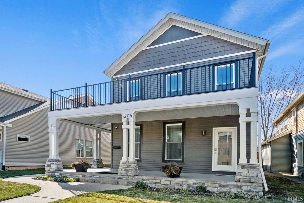 Photo of 1206 Fairfield Avenue, Fort Wayne, IN 46802 (MLS # 202606448)