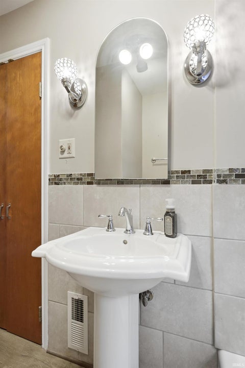 Tiny photo for 1208 Canal Street, New Haven, IN 46774 (MLS # 202635168)