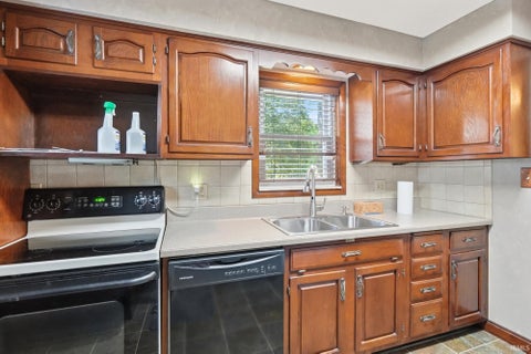 Tiny photo for 1208 Canal Street, New Haven, IN 46774 (MLS # 202635168)