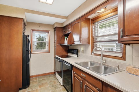 Tiny photo for 1208 Canal Street, New Haven, IN 46774 (MLS # 202635168)