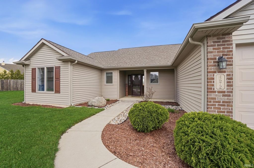 Photo of 1672 Sunpointe Cove, New Haven, IN 46774 (MLS # 202612160)