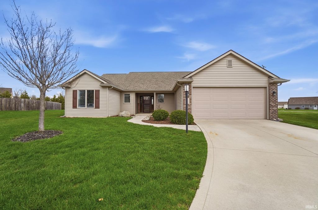 Photo of 1672 Sunpointe Cove, New Haven, IN 46774 (MLS # 202612160)