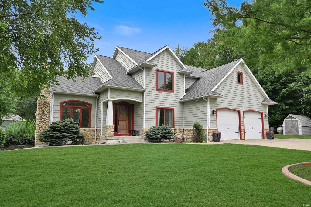 Photo of 12435 N 300, Syracuse, IN 46567 (MLS # 202639719)