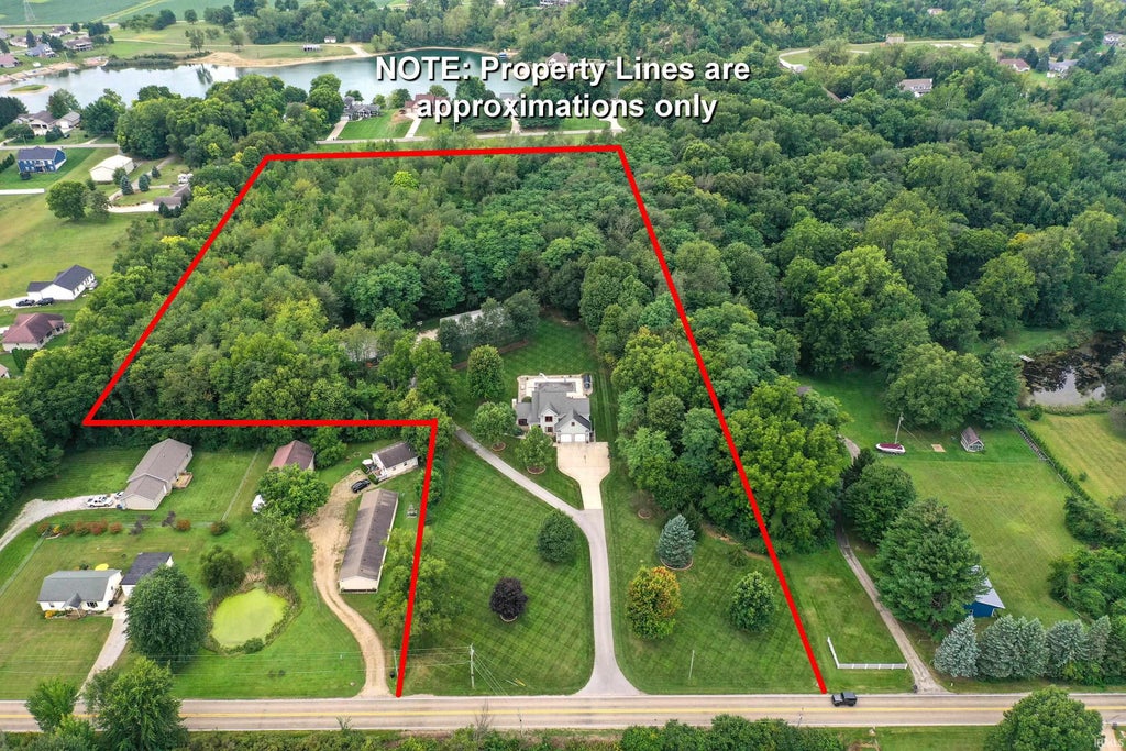 Photo of 12435 N 300, Syracuse, IN 46567 (MLS # 202639719)