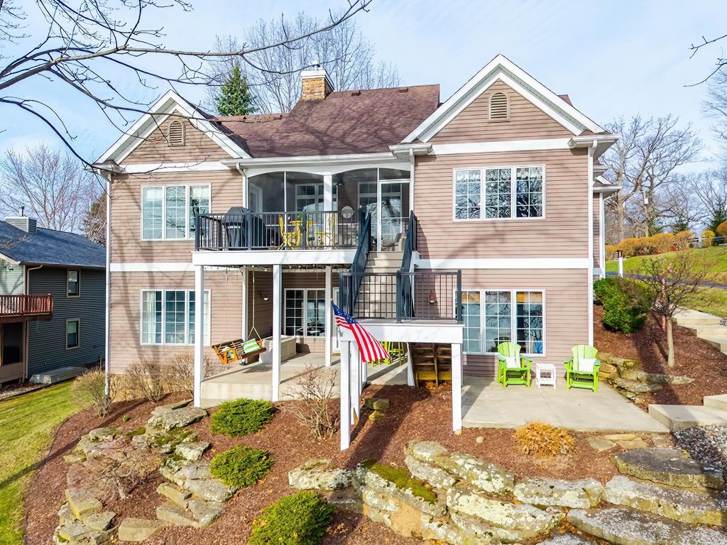 Photo of 115 Lane 165 Lime Lake Lk, Angola, IN 46703 (MLS # 202610599)