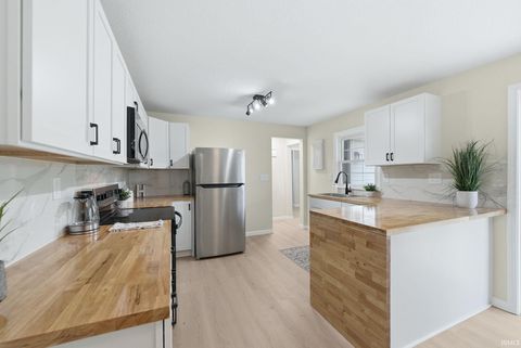 Tiny photo for 2132 Medford Drive, Fort Wayne, IN 46803 (MLS # 202618663)