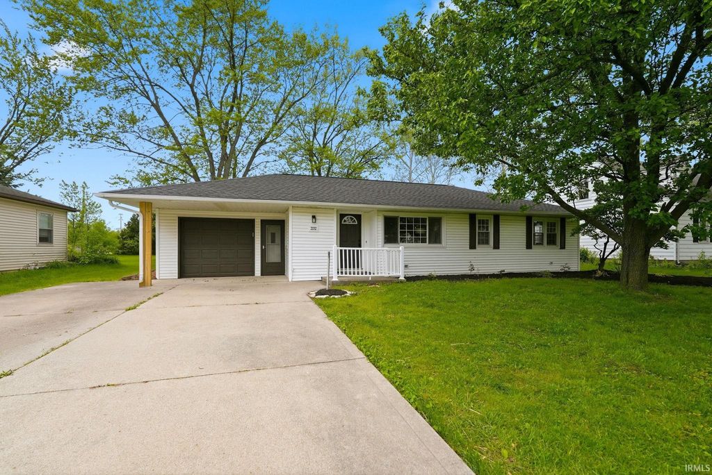 Photo of 2132 Medford Drive, Fort Wayne, IN 46803 (MLS # 202618663)
