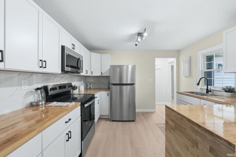 Tiny photo for 2132 Medford Drive, Fort Wayne, IN 46803 (MLS # 202618663)