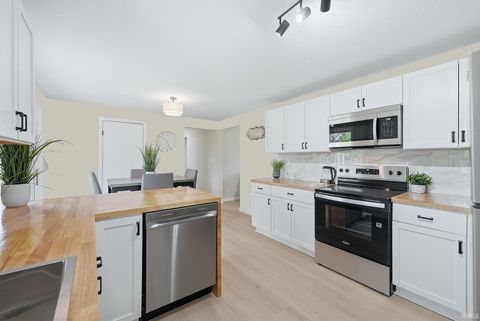Tiny photo for 2132 Medford Drive, Fort Wayne, IN 46803 (MLS # 202618663)