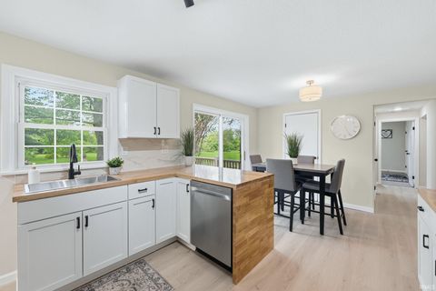 Tiny photo for 2132 Medford Drive, Fort Wayne, IN 46803 (MLS # 202618663)