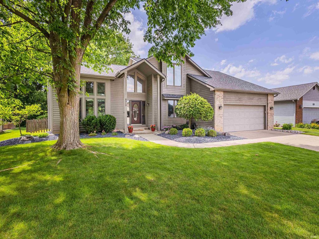 Photo of 8313 Summerset Place, Fort Wayne, IN 46825 (MLS # 202623198)