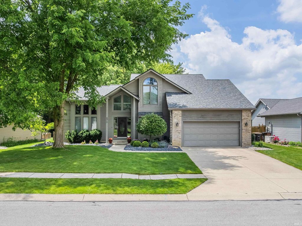 Photo of 8313 Summerset Place, Fort Wayne, IN 46825 (MLS # 202623198)