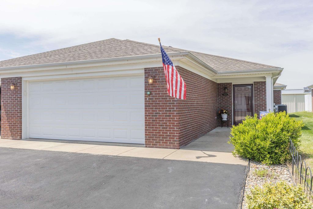 Photo of 7424 Megan Brooke Lane, Evansville, IN 47725 (MLS # 202616726)