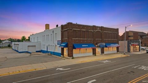 Photo of 314 E Market Street, Warsaw, IN 46580 (MLS # 202632194)