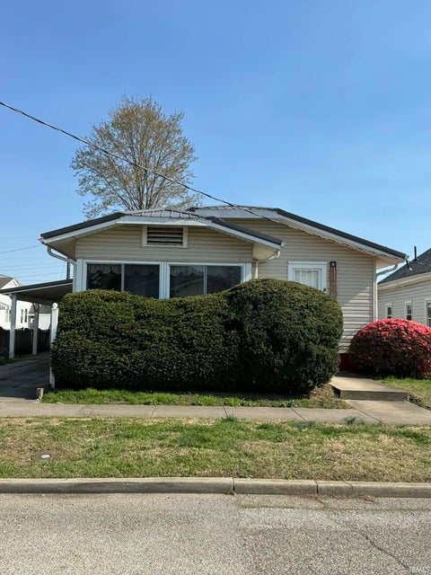 Tiny photo for 1411 N 12th Street, Vincennes, IN 47591 (MLS # 202612469)