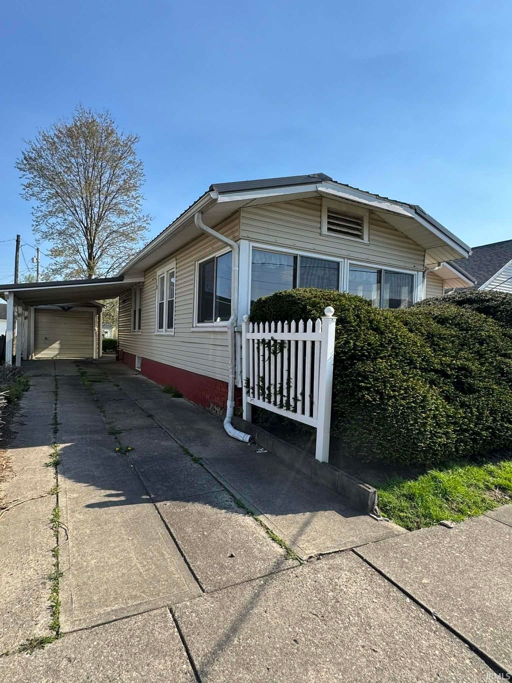 Photo of 1411 N 12th Street, Vincennes, IN 47501 (MLS # 202612469)