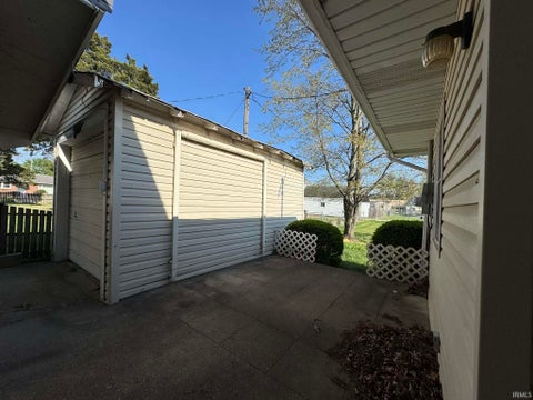 Tiny photo for 1411 N 12th Street, Vincennes, IN 47591 (MLS # 202612469)