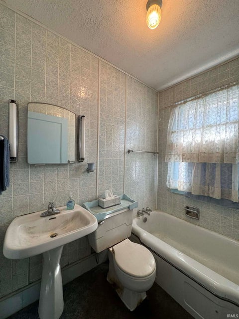 Tiny photo for 1411 N 12th Street, Vincennes, IN 47591 (MLS # 202612469)
