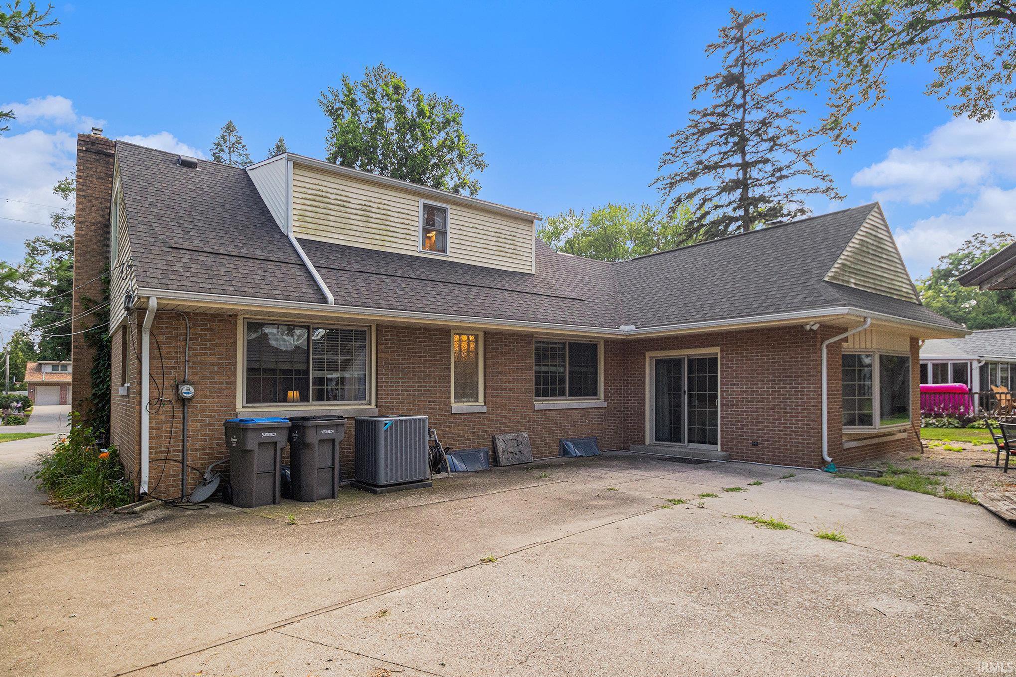 Elkhart, Indiana 46514, United States, 4 Bedrooms Bedrooms, ,2 BathroomsBathrooms,Residential,Active,169095