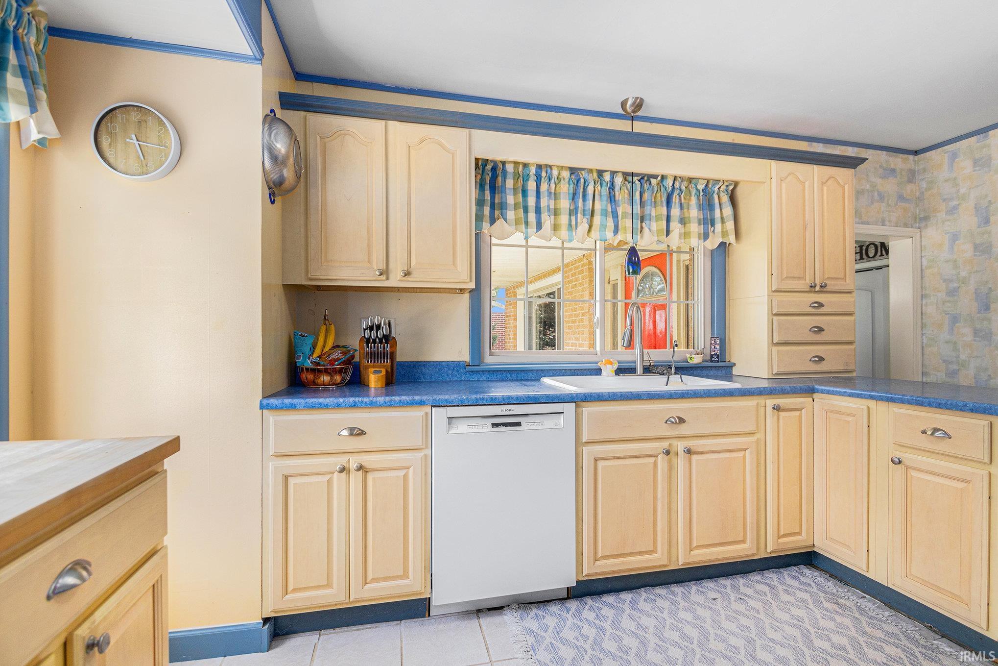 Elkhart, Indiana 46514, United States, 4 Bedrooms Bedrooms, ,2 BathroomsBathrooms,Residential,Active,169095