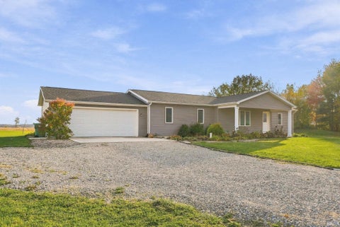 Photo of 4234 E 550 S, Bluffton, IN 46714 (MLS # 202644865)