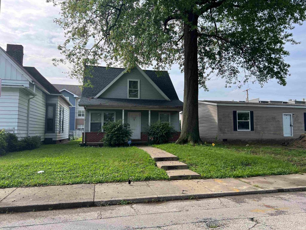 Photo of 1023 Cherry Street, Evansville, IN 47713 (MLS # 202616884)