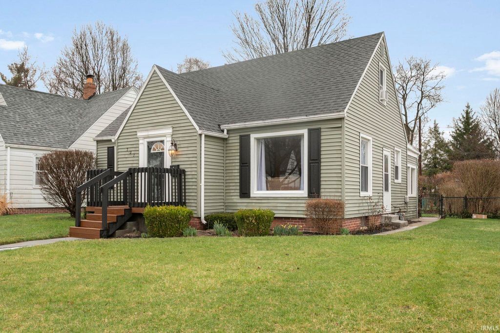 Photo of 727 Marquette Avenue, South Bend, IN 46617 (MLS # 202608143)