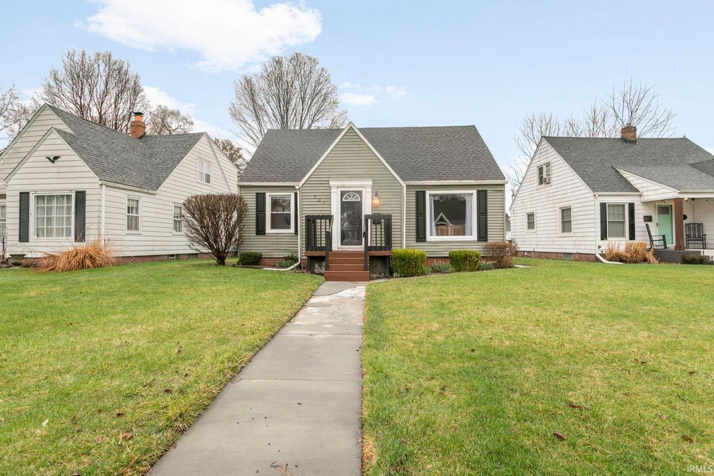 Photo of 727 Marquette Avenue, South Bend, IN 46617 (MLS # 202608143)