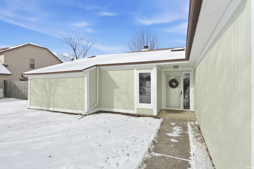 Photo of 1007 Easton Trail, Fort Wayne, IN 46825 (MLS # 202549066)