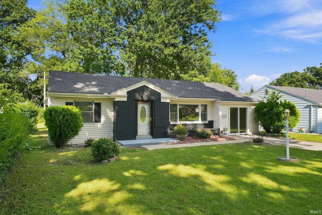 Photo of 4032 Abbott Street, Fort Wayne, IN 46806 (MLS # 202634688)