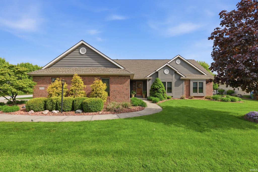 Photo of 1309 Crooked Creek Parkway, Fort Wayne, IN 46845 (MLS # 202615620)