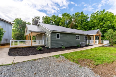 Tiny photo for 2165 E 400 S Road, Wabash, IN 46992 (MLS # 202627598)
