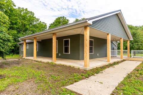 Tiny photo for 2165 E 400 S Road, Wabash, IN 46992 (MLS # 202627598)
