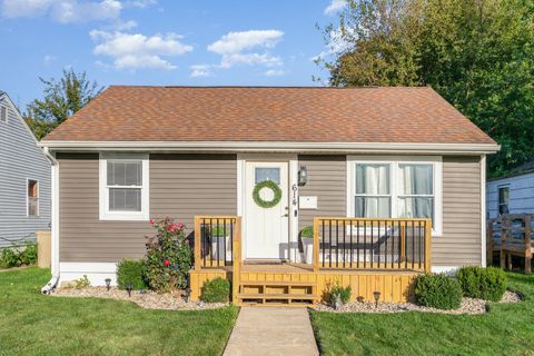 Photo of 614 S Wellington Street, South Bend, IN 46619 (MLS # 202539783)