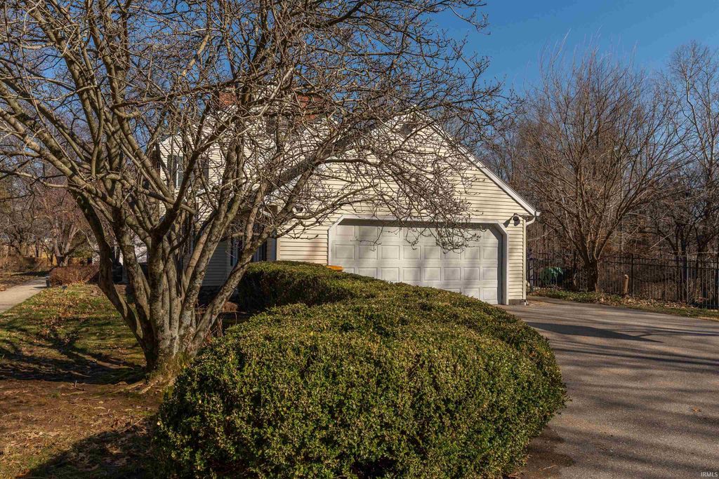 Photo of 1407 S Winfield Road, Bloomington, IN 47401 (MLS # 202606887)