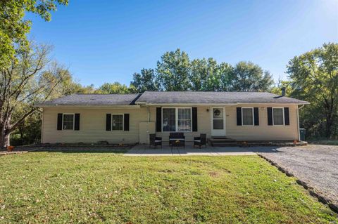 Photo of 125 Cortez Court, Chandler, IN 47610 (MLS # 202544012)