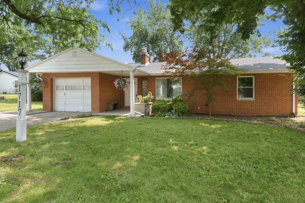 Photo of 1717 Graham Drive, Fort Wayne, IN 46818 (MLS # 202628524)