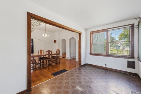 Tiny photo for 1111 Stophlet Street, Fort Wayne, IN 46802 (MLS # 202643586)