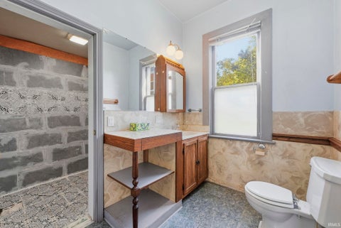 Tiny photo for 1111 Stophlet Street, Fort Wayne, IN 46802 (MLS # 202643586)