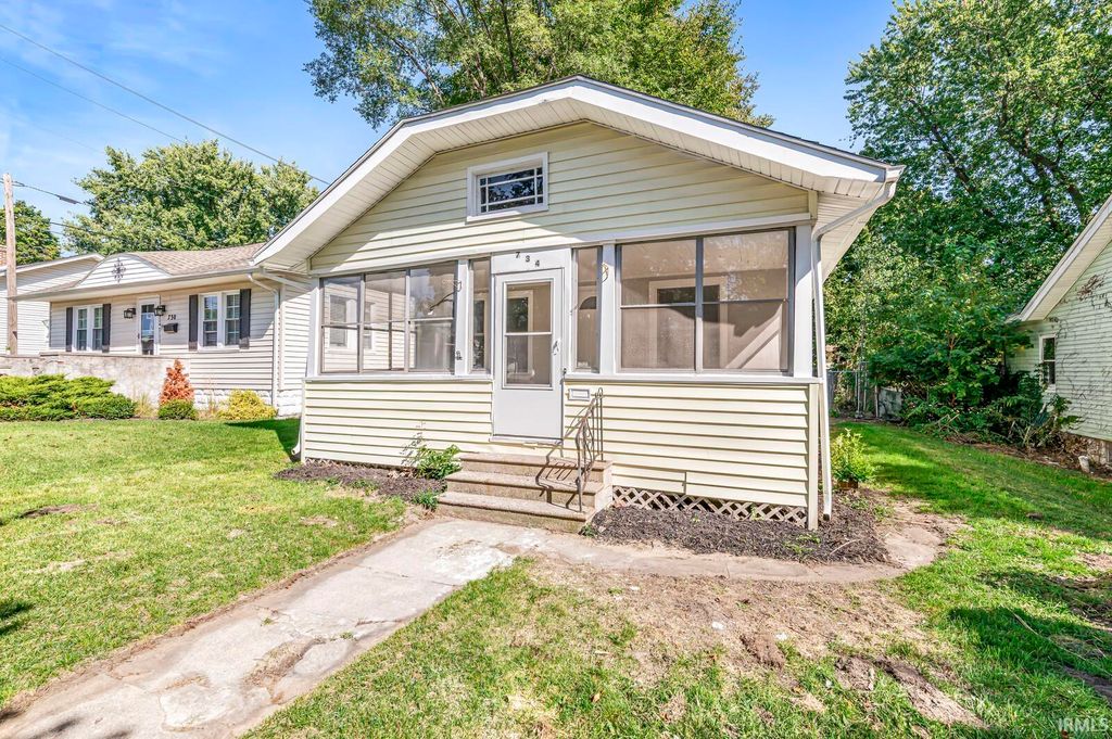 Photo of 734 S 33rd Street, South Bend, IN 46615 (MLS # 202544481)