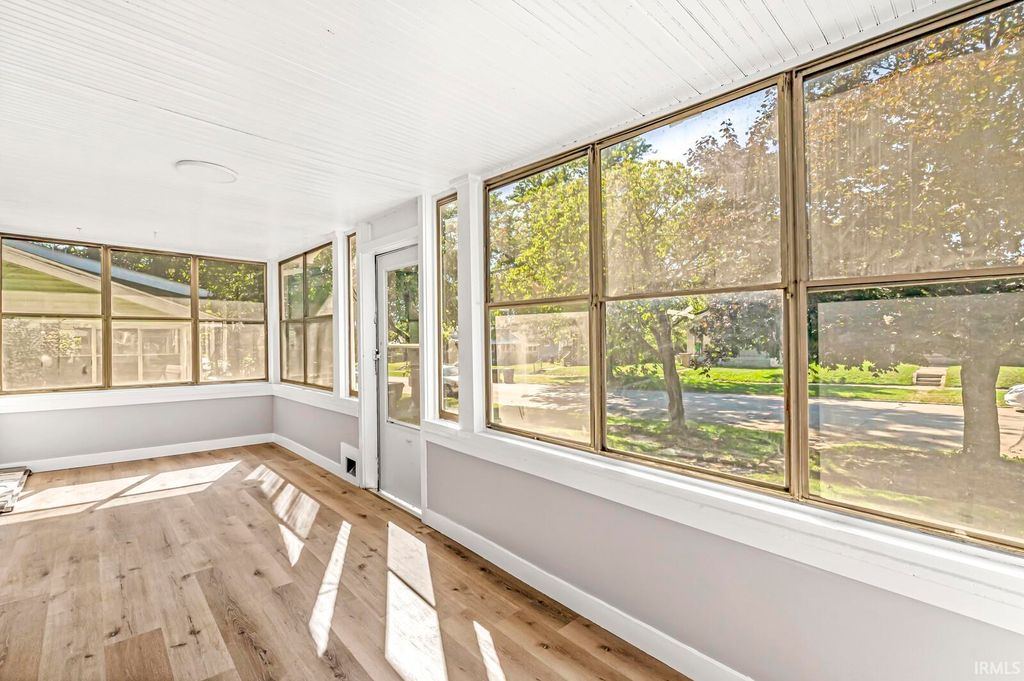 Photo of 734 S 33rd Street, South Bend, IN 46615 (MLS # 202544481)