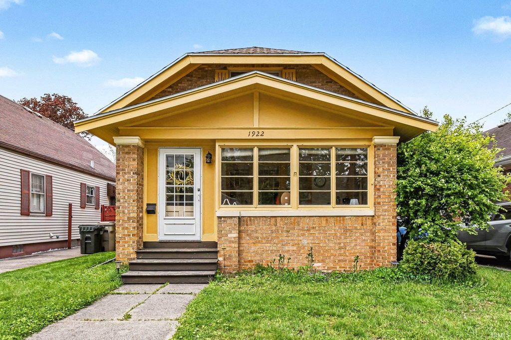 Photo of 1922 Beverly Place, South Bend, IN 46616 (MLS # 202616710)