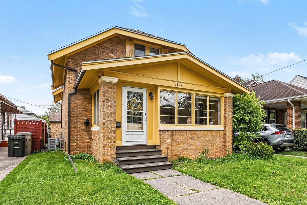Photo of 1922 Beverly Place, South Bend, IN 46616 (MLS # 202616710)