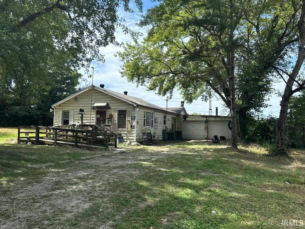Photo of 10395 W State Road 66 Road, Newburgh, IN 47630 (MLS # 202536450)