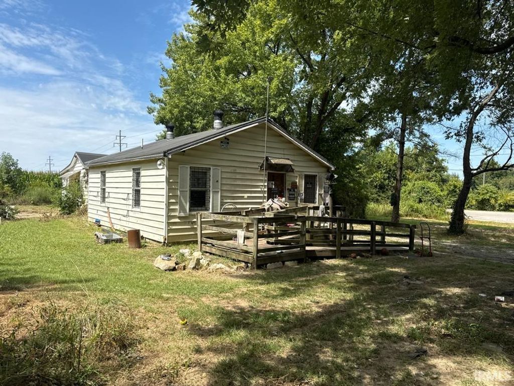 Photo of 10395 W State Road 66 Road, Newburgh, IN 47630 (MLS # 202536450)