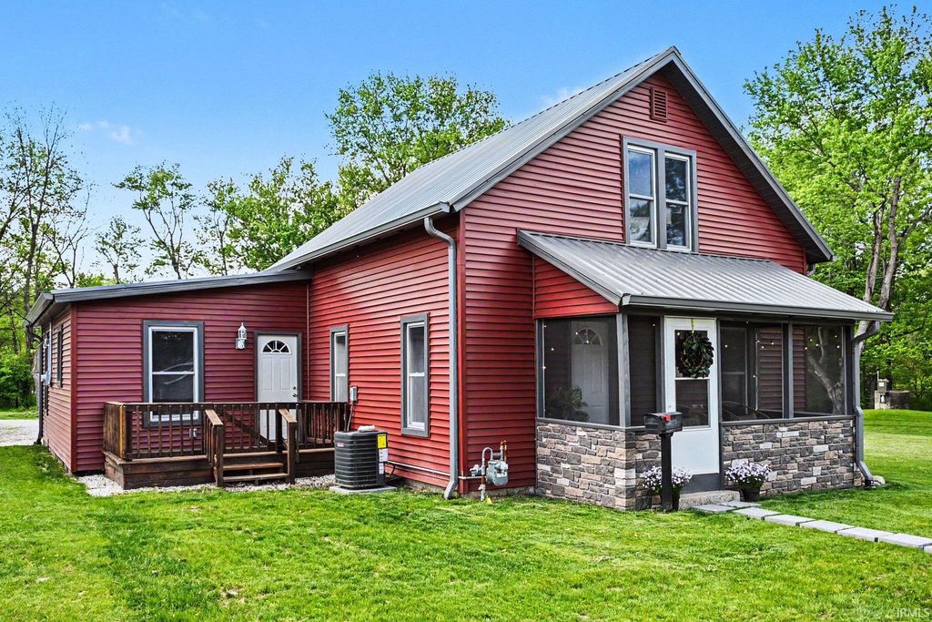 Photo of 507 S Jackson Street, South Whitley, IN 46780 (MLS # 202617875)