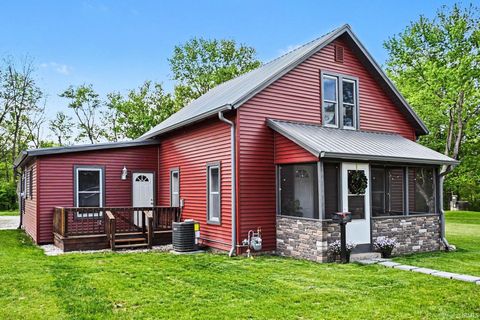 Photo of 507 S Jackson Street, South Whitley, IN 46780 (MLS # 202617875)