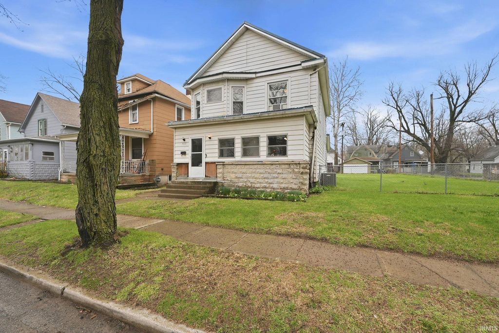 Photo of 402 Perry Avenue, Fort Wayne, IN 46808 (MLS # 202612598)